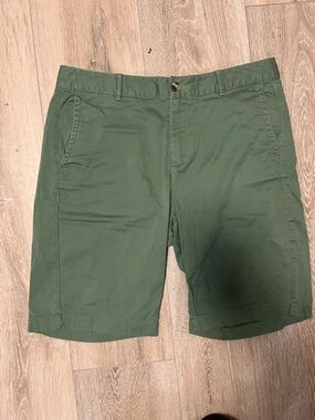 L.L. Bean Olive Green Flat-Front Cotton Shorts size 10